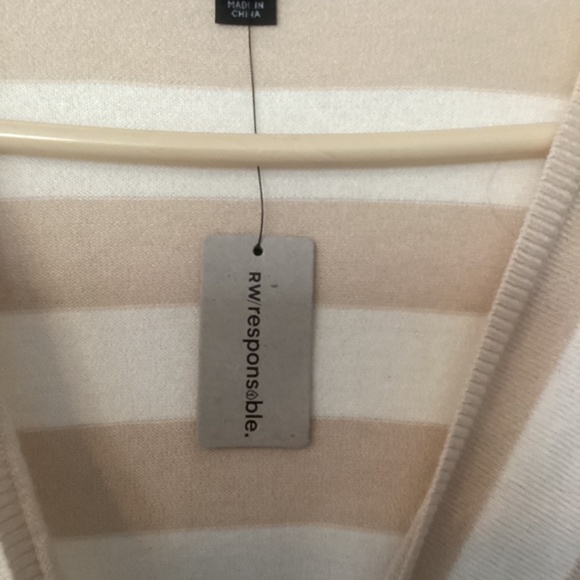 Ladies Sweater - Picture 2 of 4